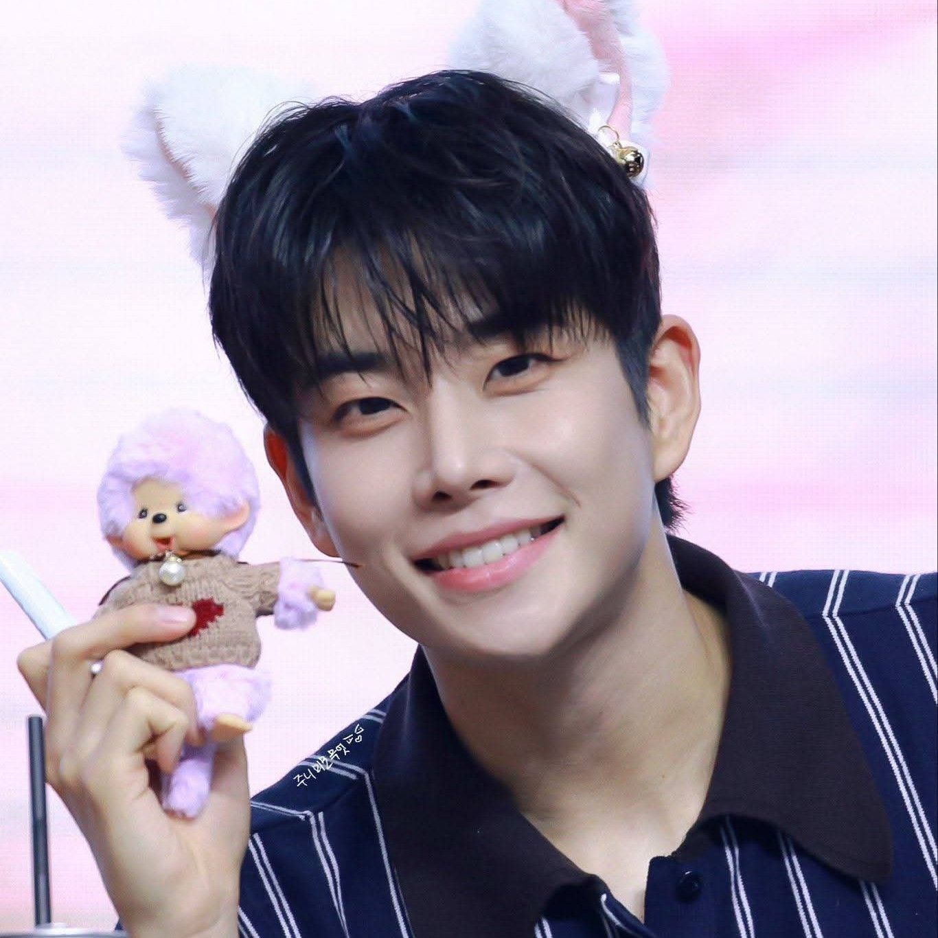 A moment captured by ASTRO's fan