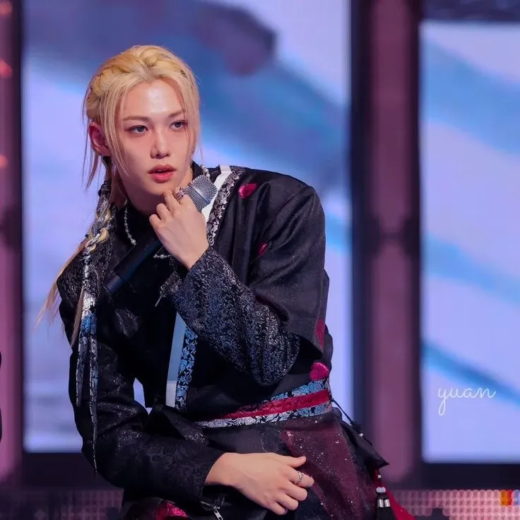 Latest photo of Felix (Stray Kids)