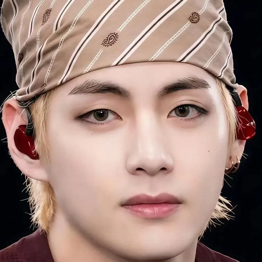 뷔 (방탄소년단)의 최신 사진