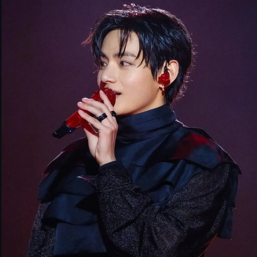 뷔 (방탄소년단) 최근 활동샷