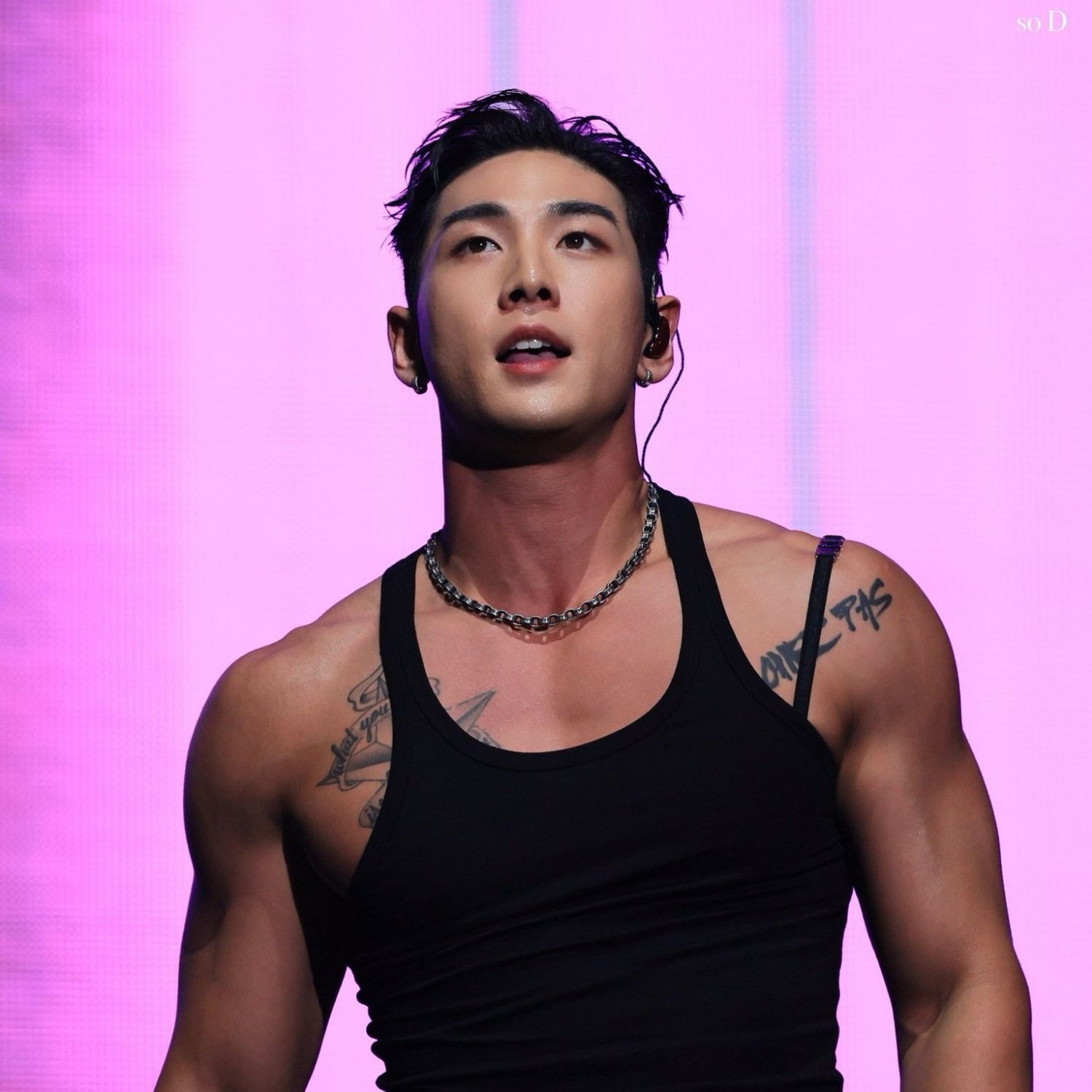 Behind-the-scenes cut of Baekho