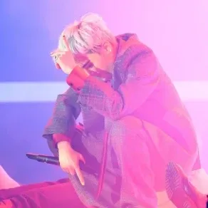 Foto aktivitas terbaru G-DRAGON (BIGBANG)