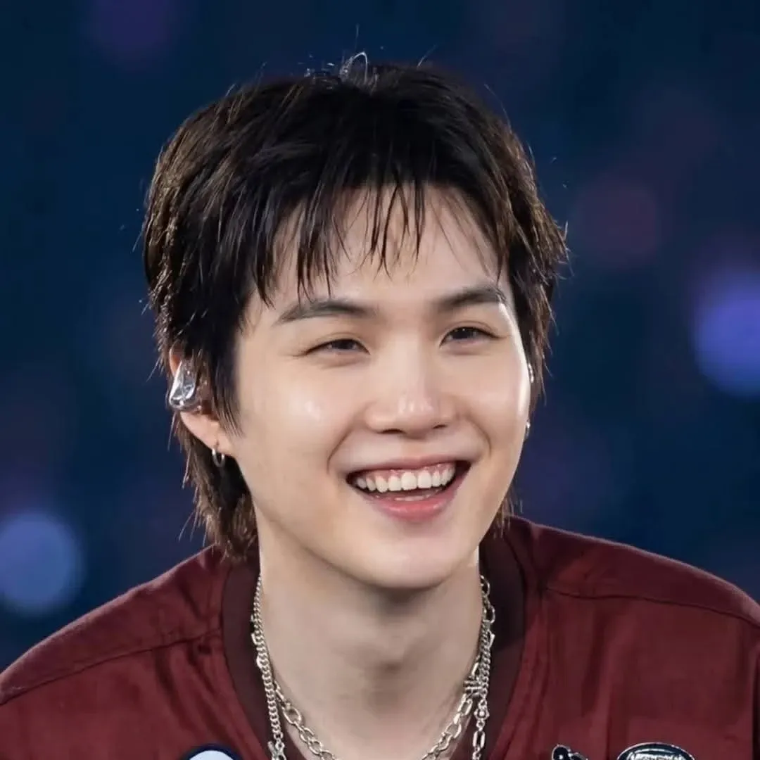 Foto aktivitas terbaru SUGA (BTS)