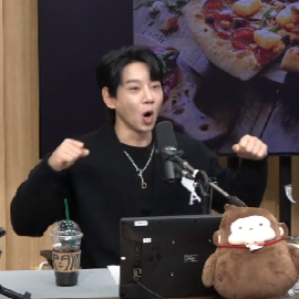 A moment captured by Hwang Chiyeol's fan