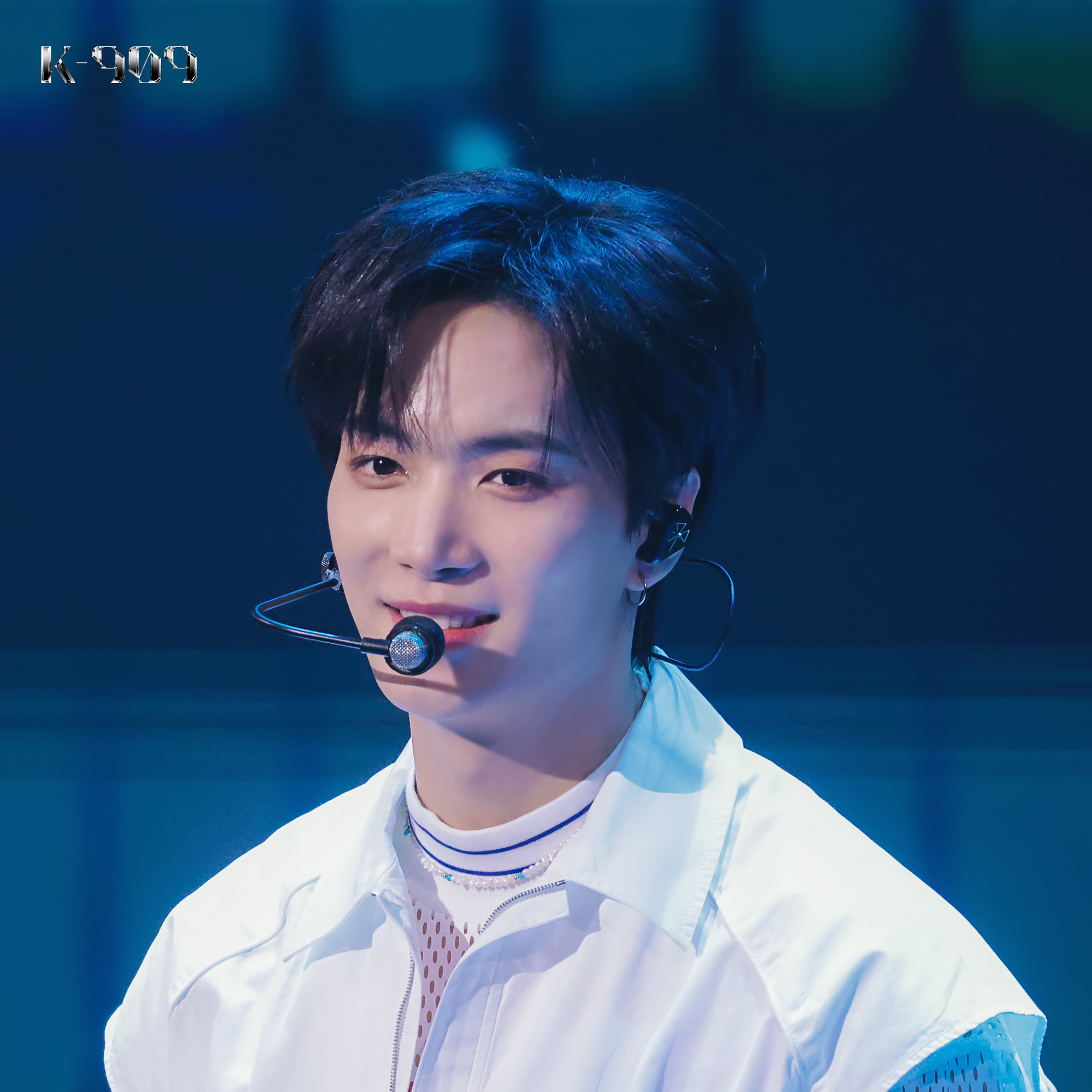 A moment captured by Kim Jonghyeon's fan