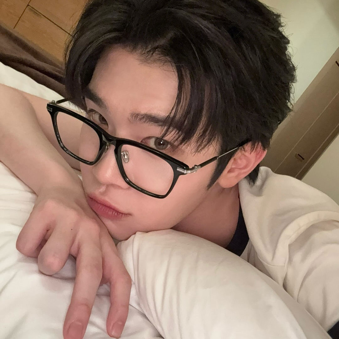 Recent activity shot of Kim Taerae (ZEROBASEONE)