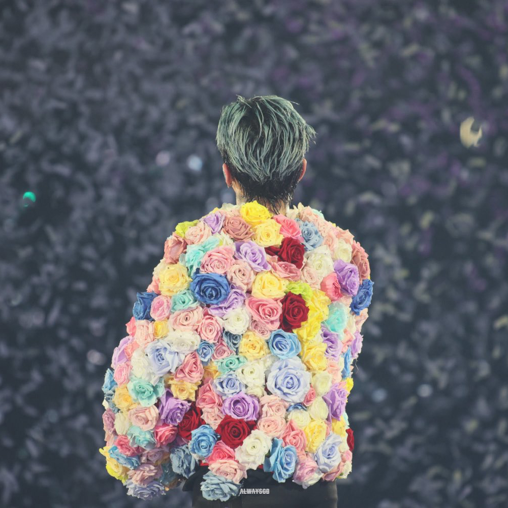 Foto aktivitas terbaru G-DRAGON (BIGBANG)