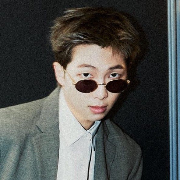 Behind-the-scenes cut of BTS
