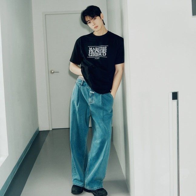 Recent activity shot of Eunwoo (ASTRO)