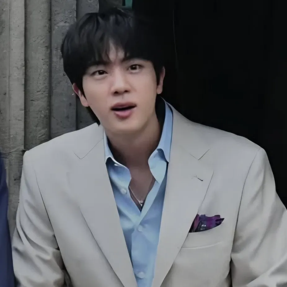 Momen yang diabadikan oleh penggemar Jin (BTS)