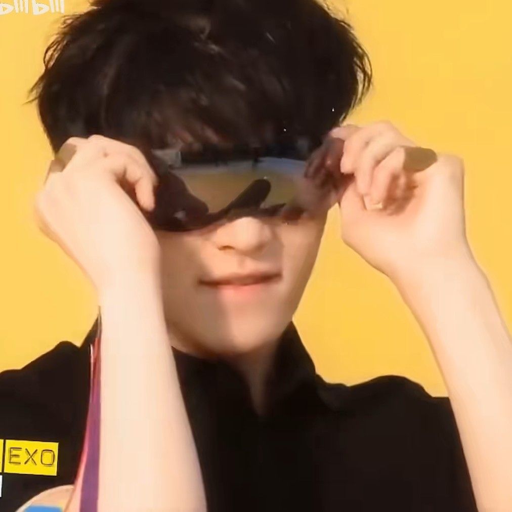 Latest photo of Lay (EXO)