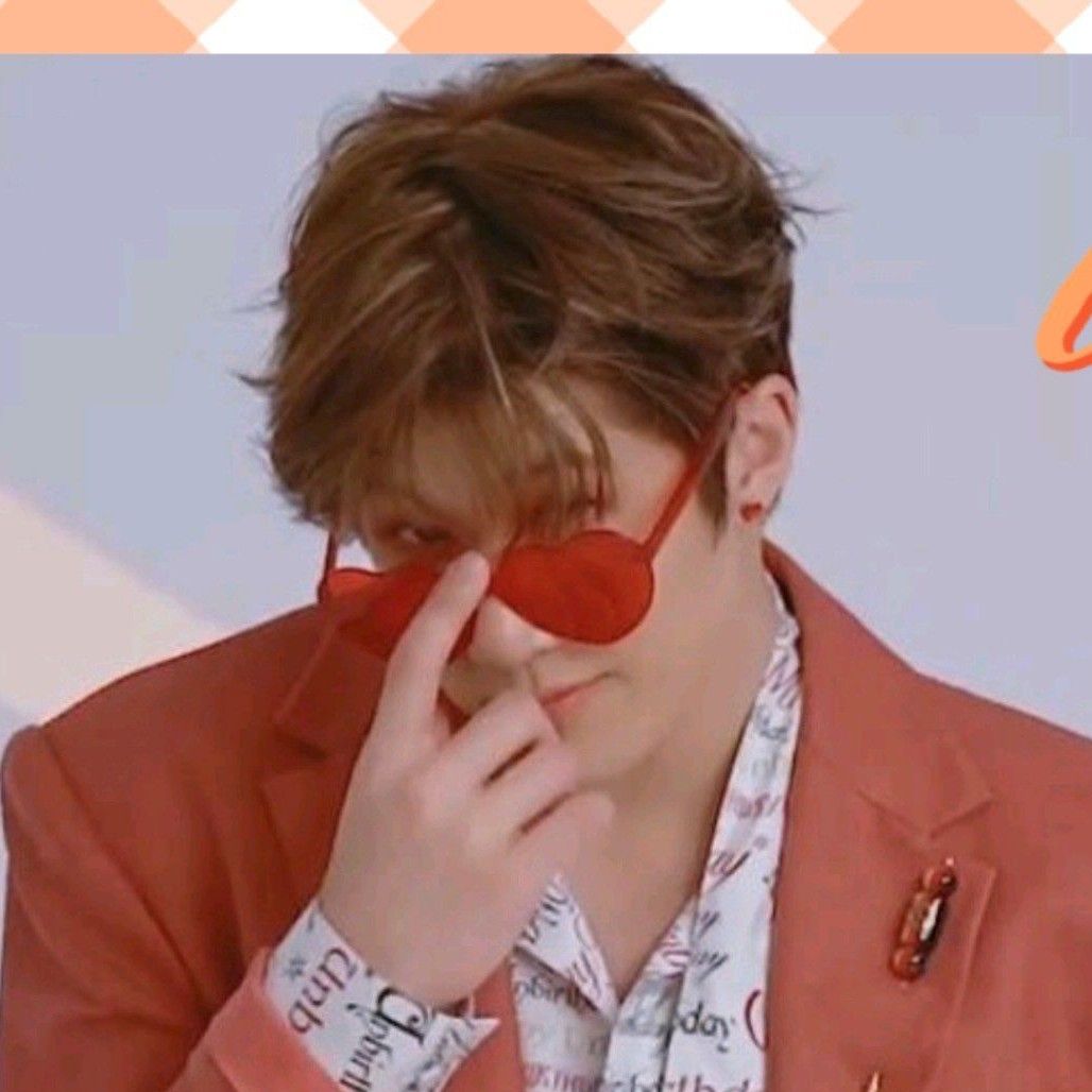 A moment captured by Jinjin (ASTRO)'s fan