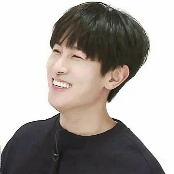 A moment captured by Kim Dongwan (SHINHWA)'s fan