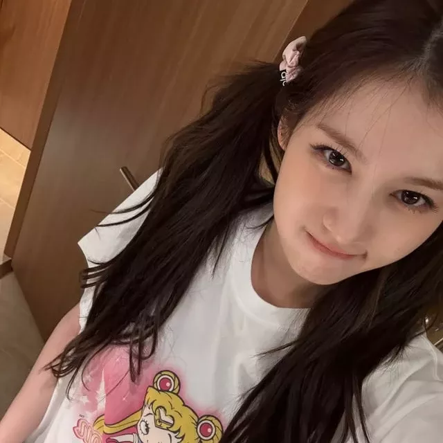 Foto terbaru Sana (TWICE)