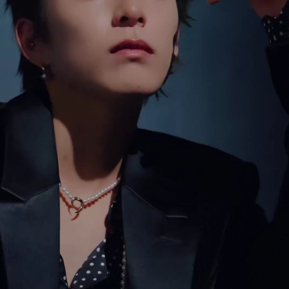 Behind-the-scenes cut of Asahi (TREASURE)