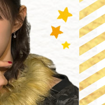 A moment captured by Monday (Weeekly)'s fan