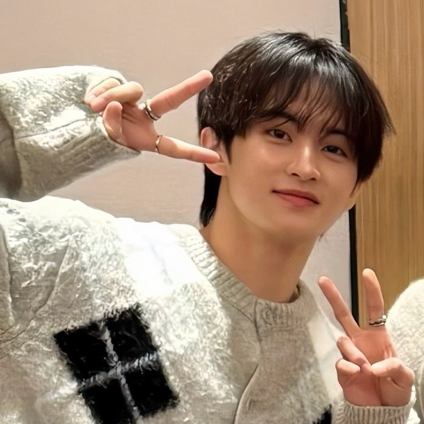 Behind-the-scenes cut of Mark (NCT 127, NCT DREAM)