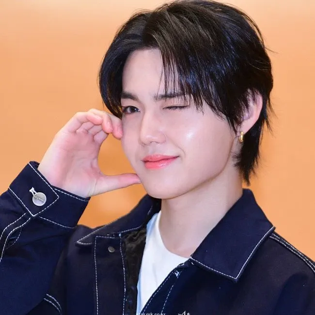 Latest photo of Doyoung (TREASURE)