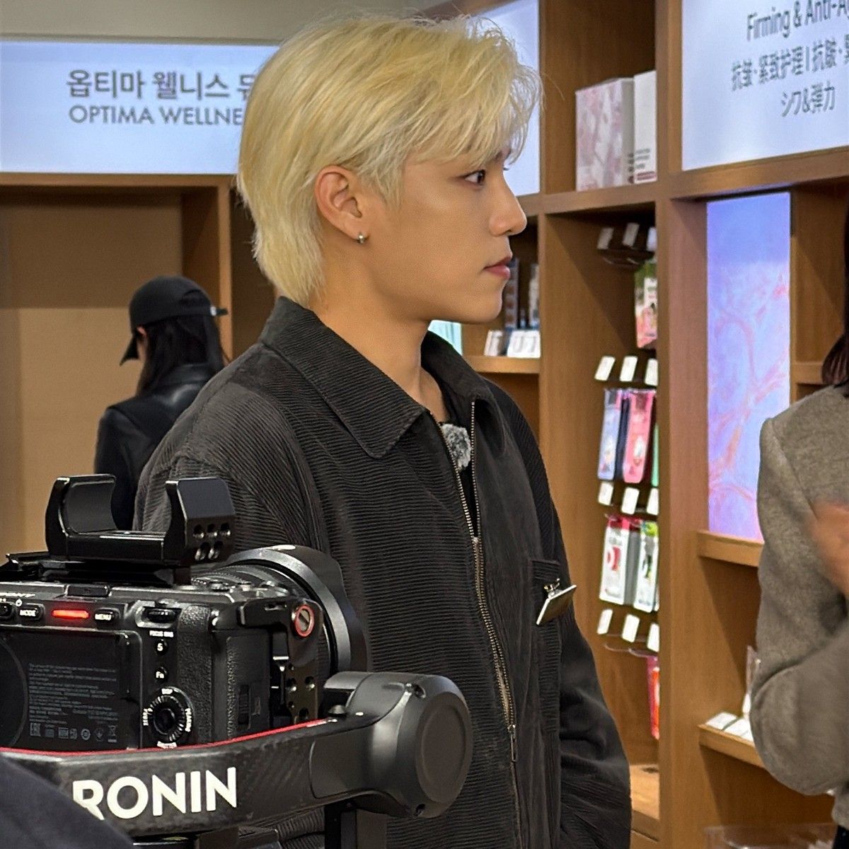 Momen yang diabadikan oleh penggemar Park Woojin (AB6IX)