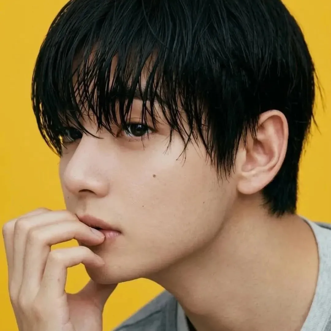Foto aktivitas terbaru V (BTS)