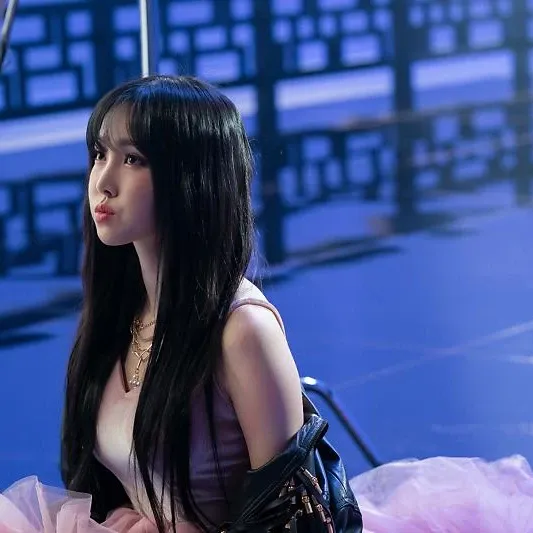 Behind-the-scenes cut of Yuju (GFRIEND)