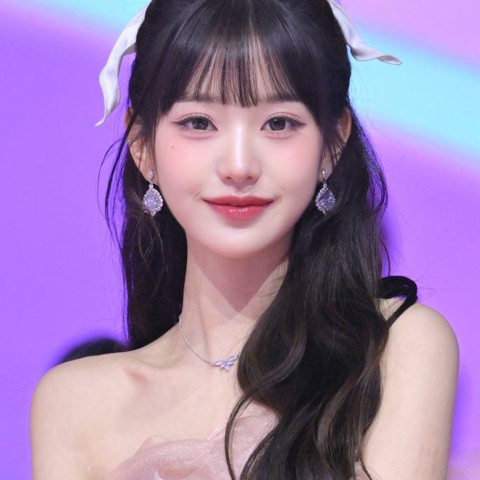 A moment captured by Jang Wonyoung (IVE)'s fan