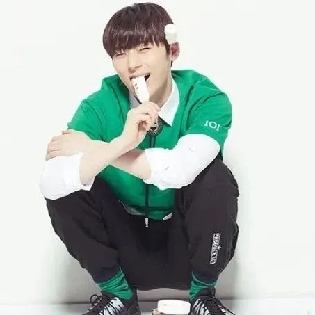 A moment captured by Hwang Minhyun's fan