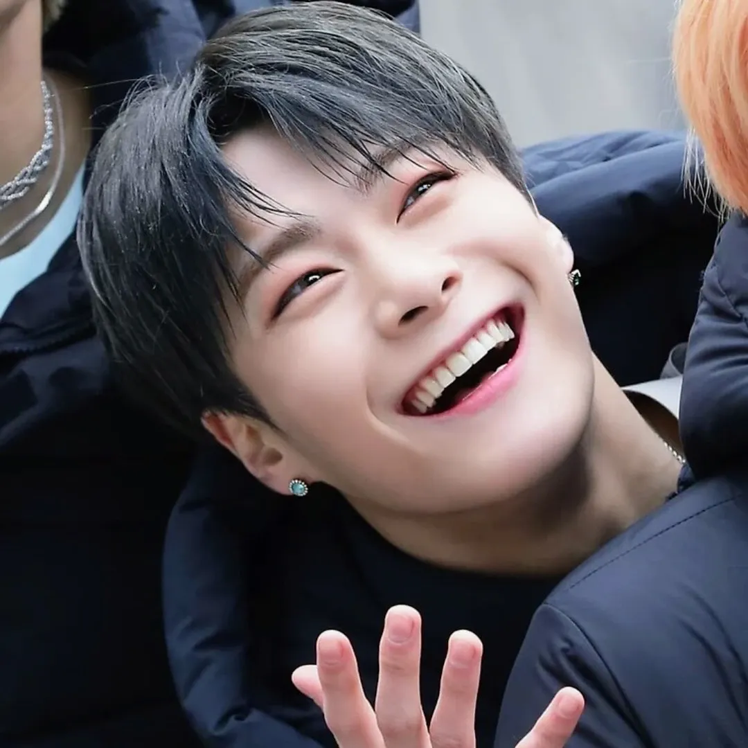 A moment captured by Moonbin (ASTRO)'s fan