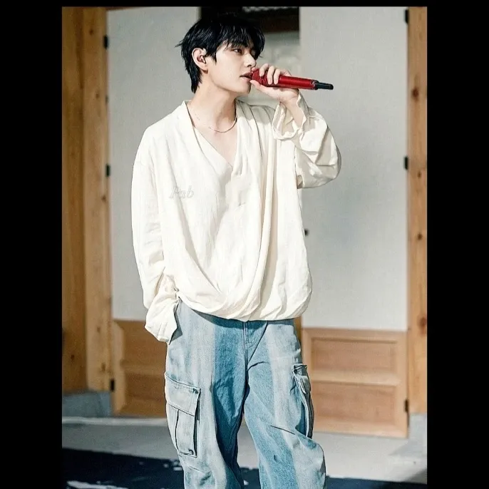 뷔 (방탄소년단)의 최신 사진