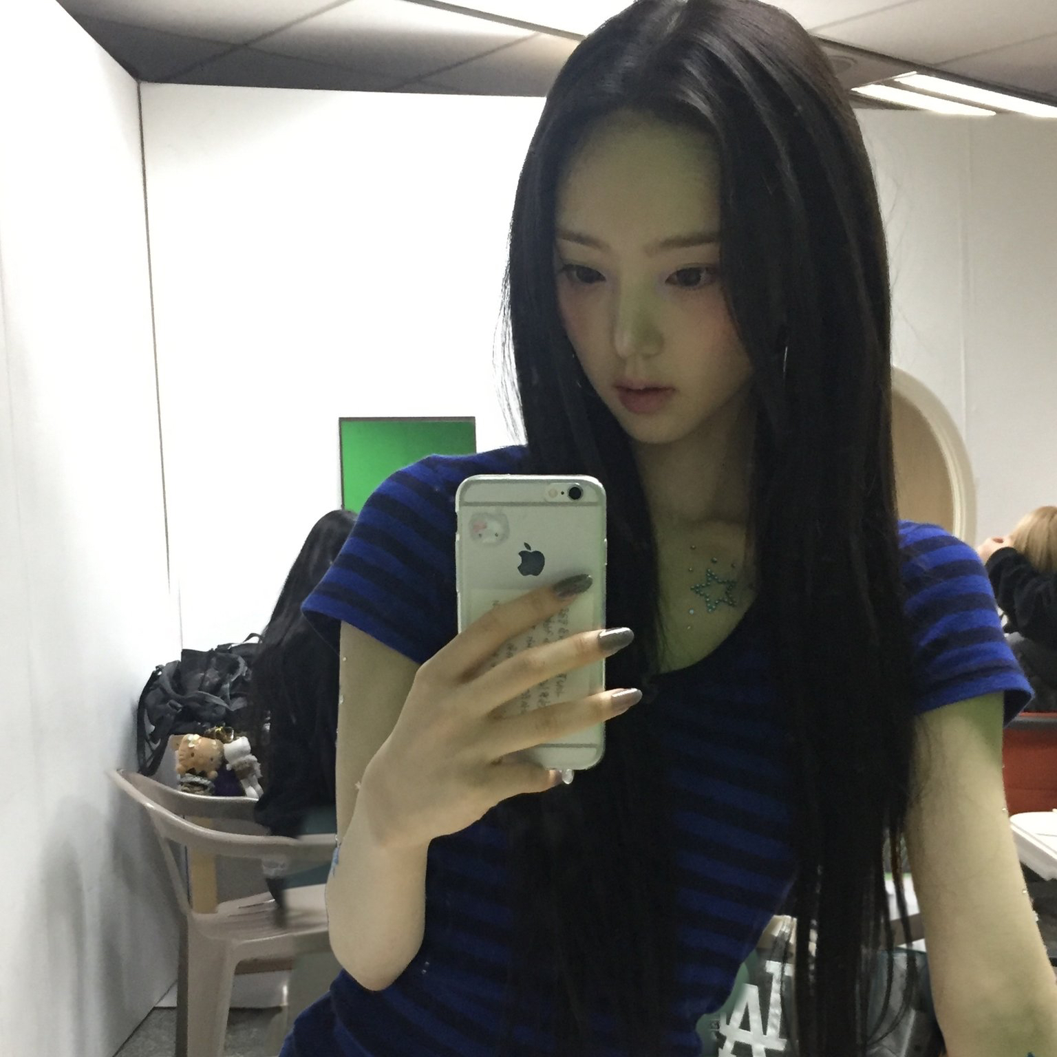 Recent activity shot of LEESOL (KiiiKiii)