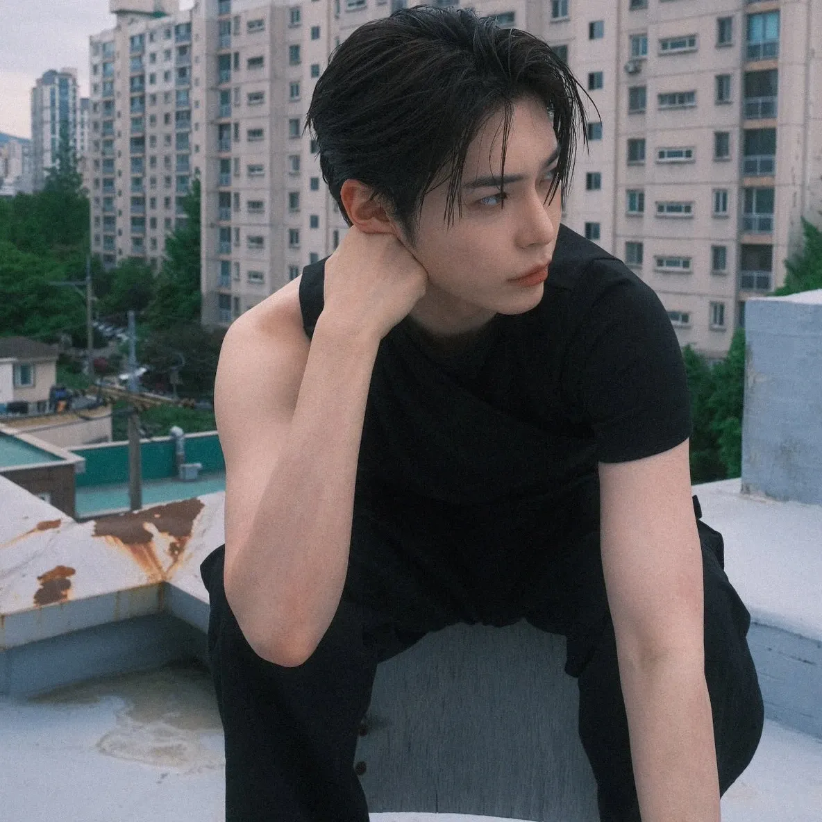 Recent activity shot of Sung Hanbin (ZEROBASEONE)