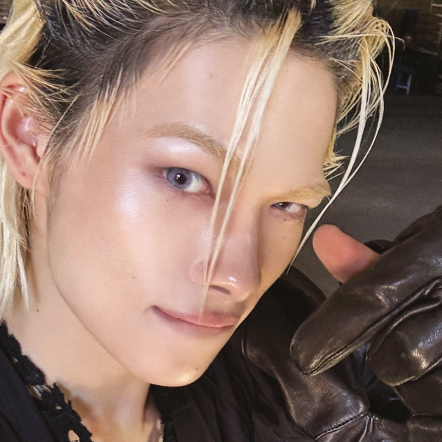 Foto aktivitas terbaru NI-KI (ENHYPEN)