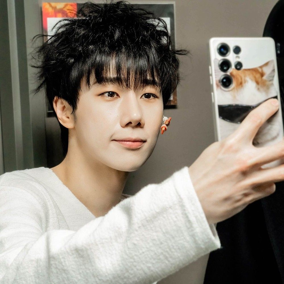 A moment captured by Sungkyu (INFINITE)'s fan