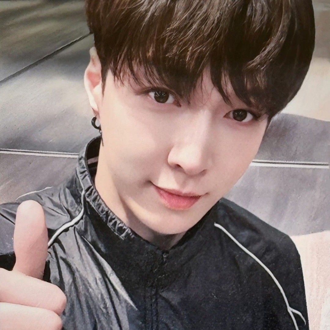 Recent activity shot of Lay (EXO)