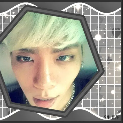 A moment captured by Jonghyun (SHINee)'s fan