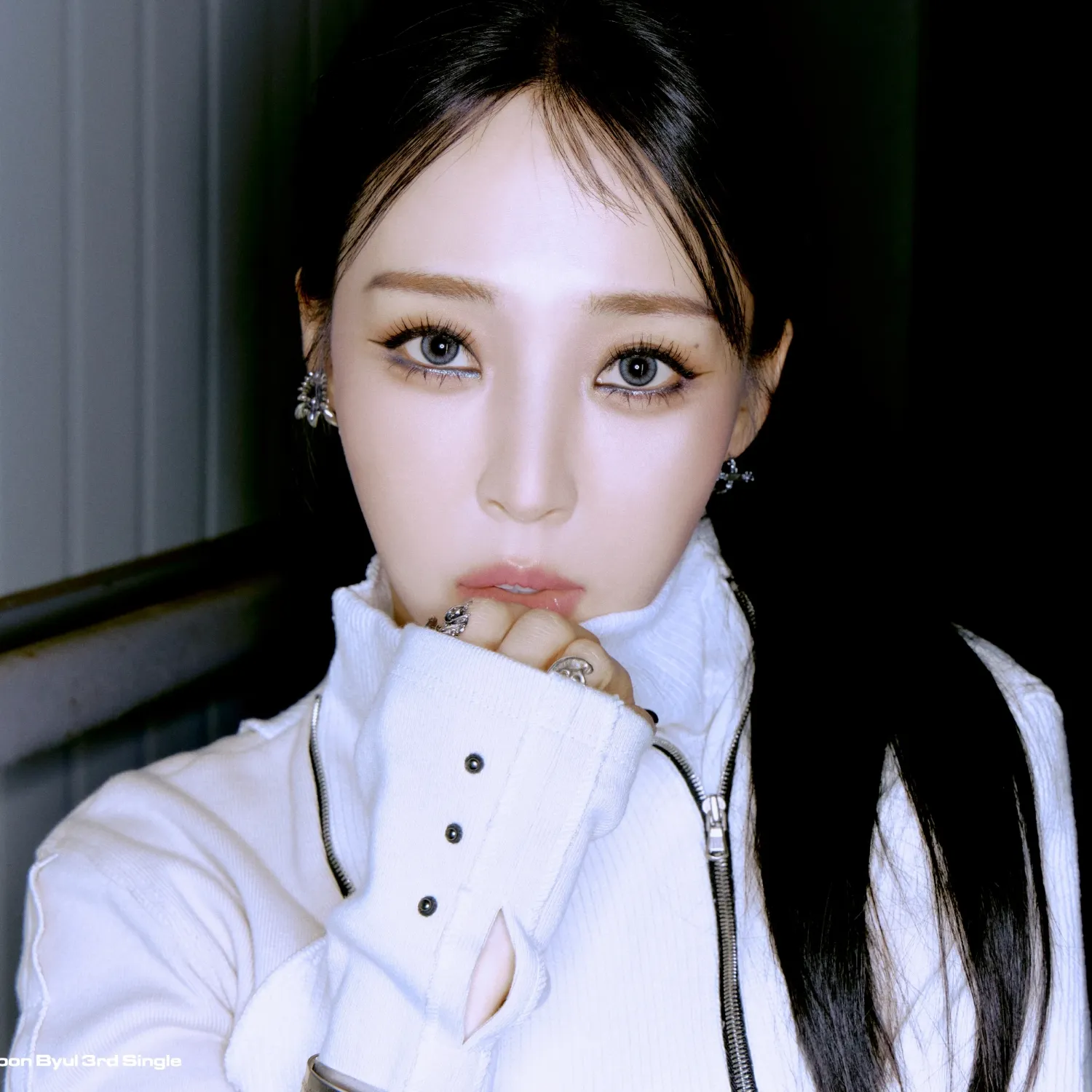 Behind-the-scenes cut of Moonbyul (MAMAMOO)