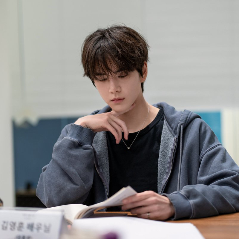 A moment captured by Younghoon (THE BOYZ)'s fan
