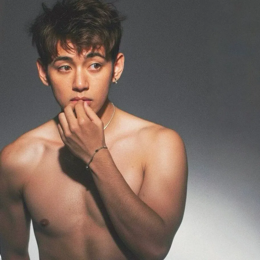 V (防弹少年团)的最新照片