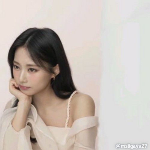 Behind-the-scenes cut of Tzuyu (TWICE)