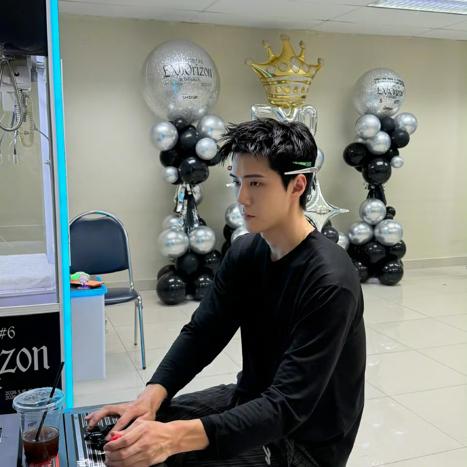Behind-the-scenes cut of Sehun (EXO)