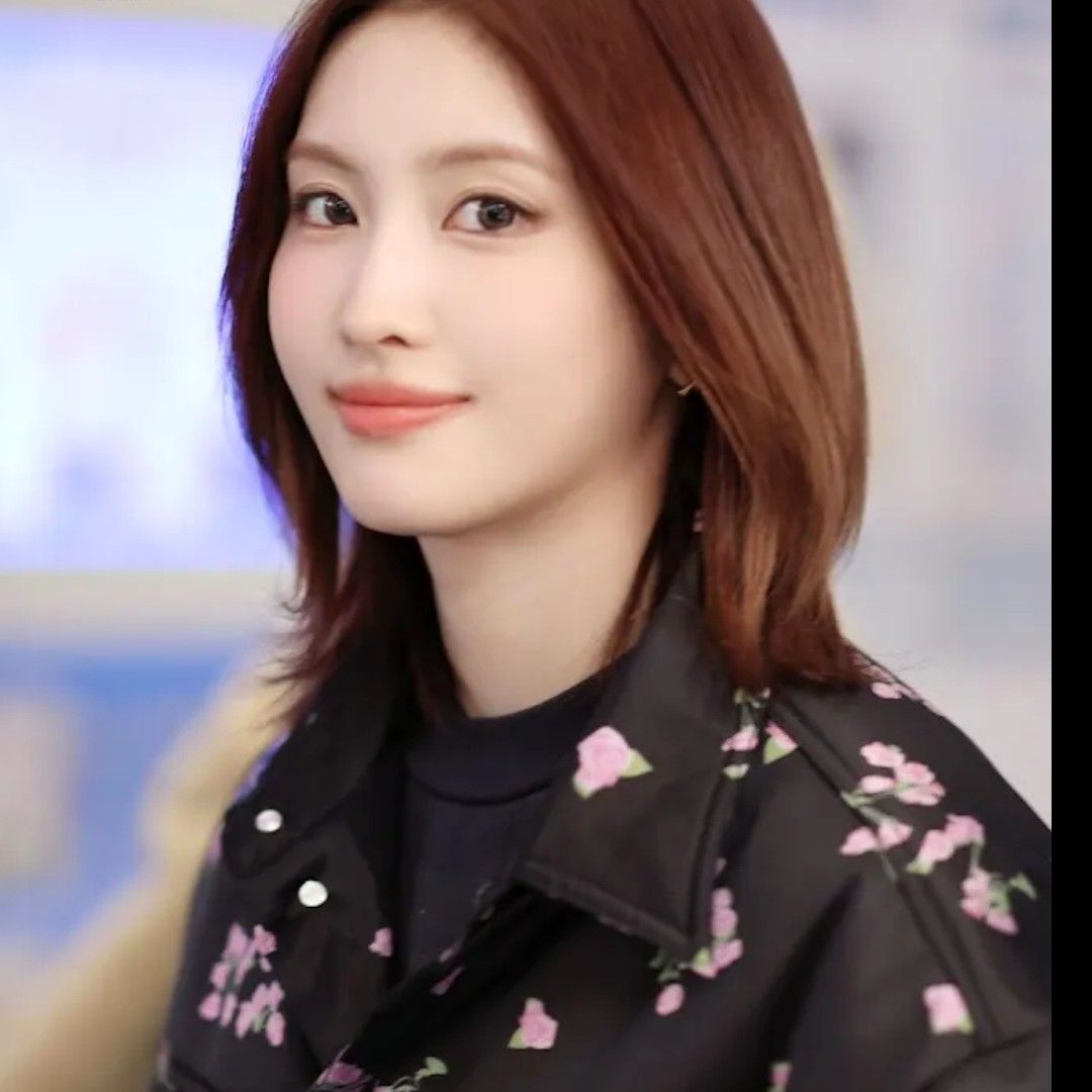 Foto terbaru Momo (TWICE)