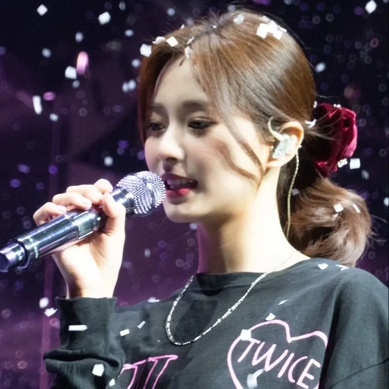Foto terbaru Tzuyu (TWICE)