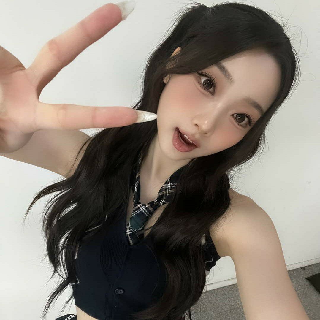 A moment captured by SECRET NUMBER's fan