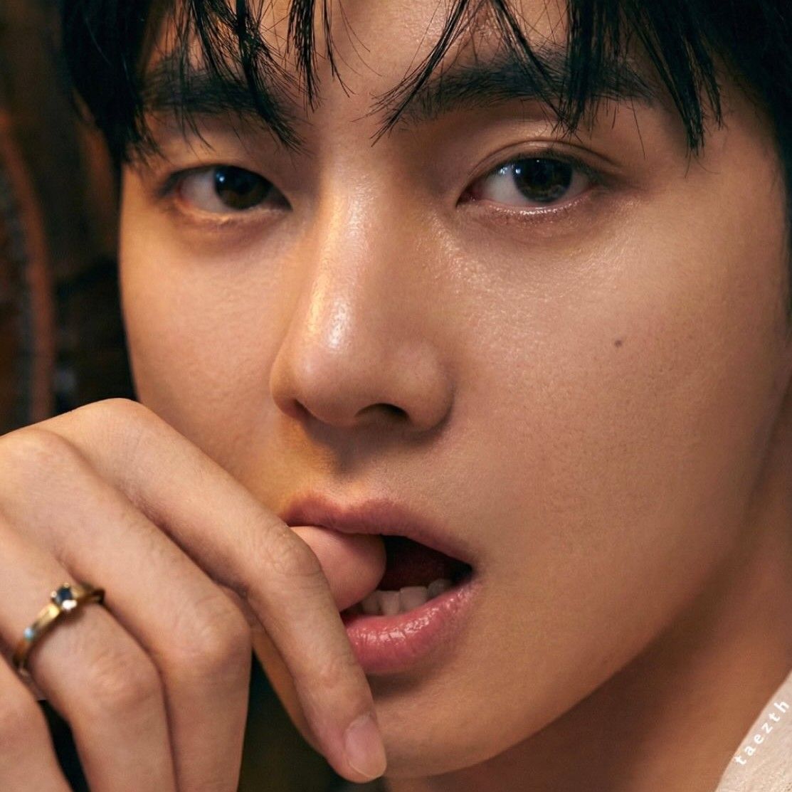 V (防彈少年團)的最新照片