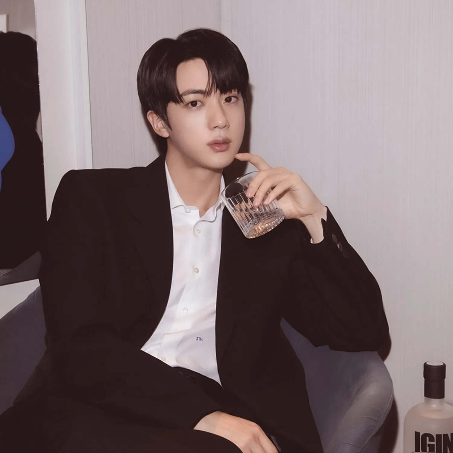 진 (방탄소년단)의 비하인드 컷