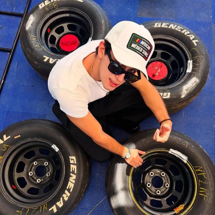 Latest photo of Alejandro (SANTOS BRAVOS)