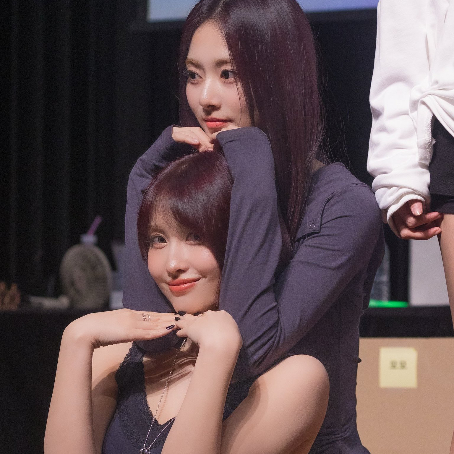 모모 (TWICE)의 비하인드 컷