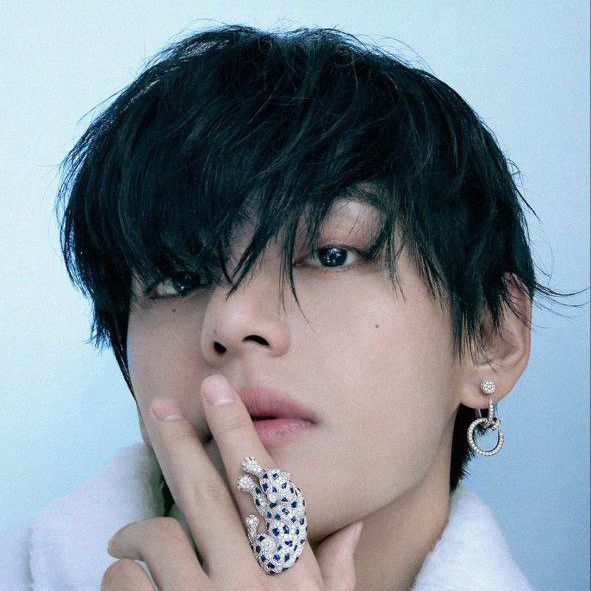 Foto aktivitas terbaru V (BTS)