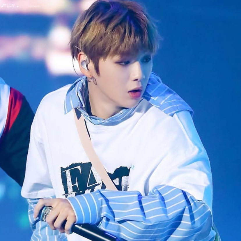 강다니엘의 비하인드 컷