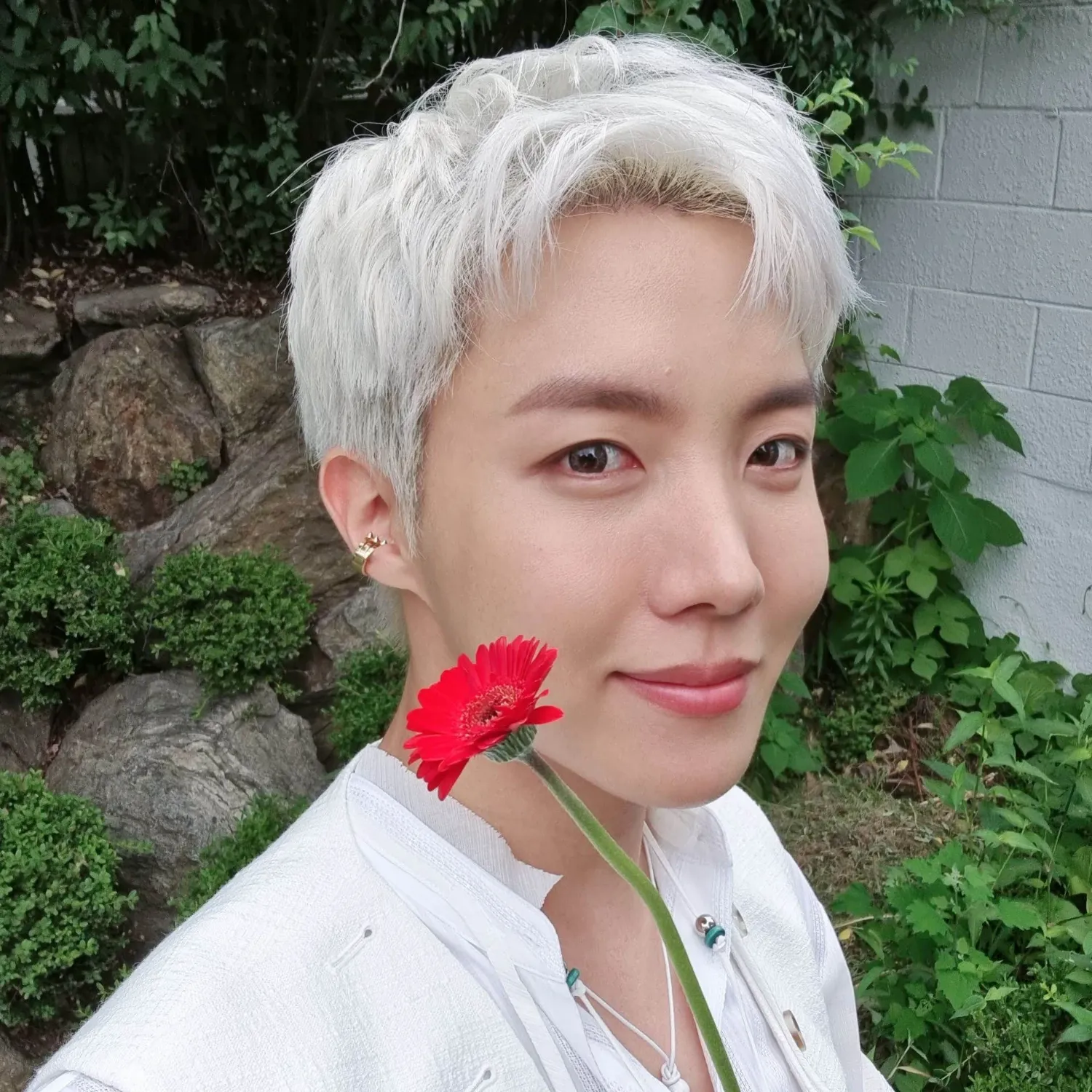 Foto aktivitas terbaru j-hope (BTS)
